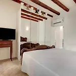 Traditional With Terrace Apartament *