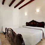 Traditional With Terrace Apartament *