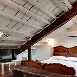 Traditional With Terrace Apartament