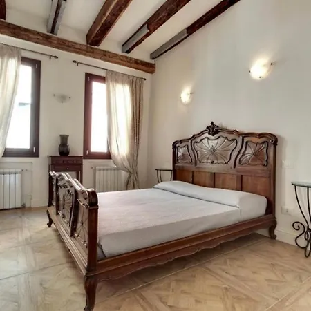 Traditional With Terrace Apartament