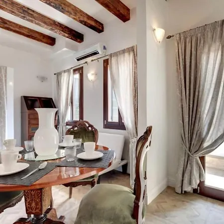 Apartament Traditional With Terrace