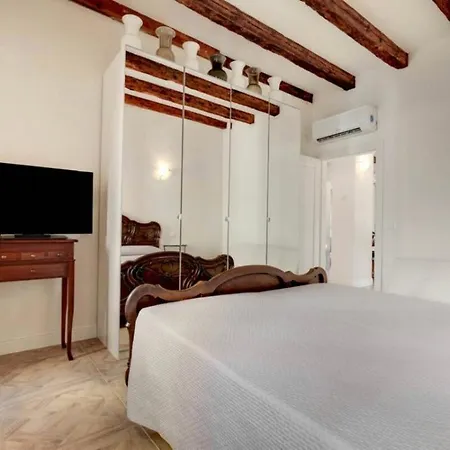 Traditional With Terrace Appartamento *