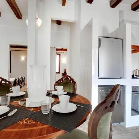 Traditional With Terrace Appartamento *