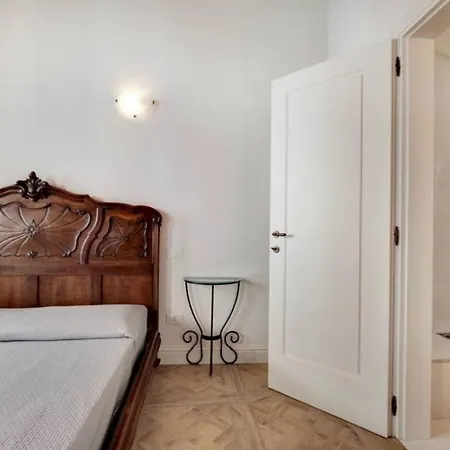 Traditional With Terrace Venezia