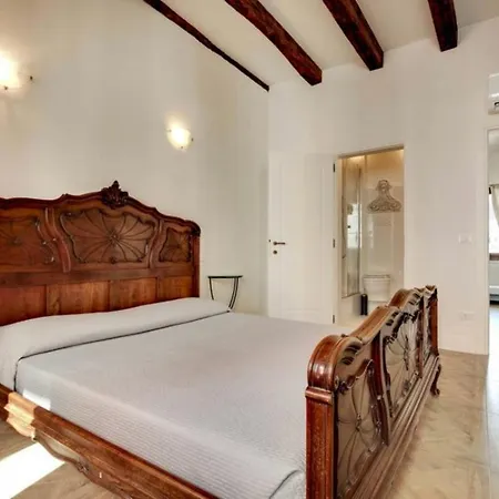 Traditional With Terrace Venezia