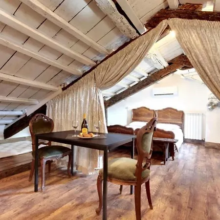 Traditional With Terrace Apartman