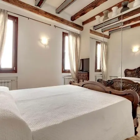 Apartamento Traditional With Terrace